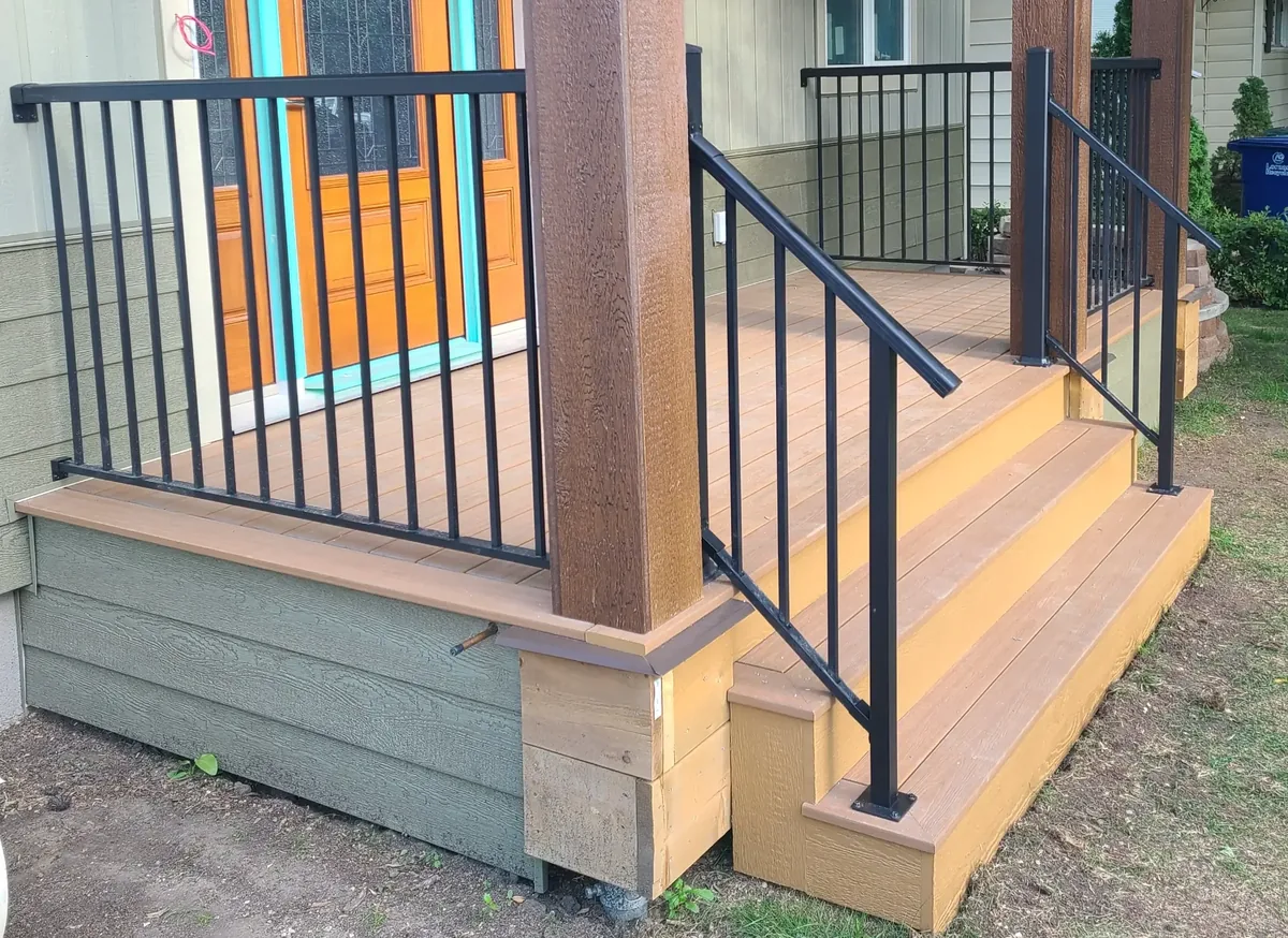 Composite deck with aluminum railings Saskatoon