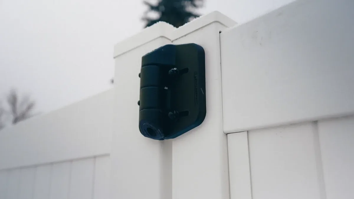 Heavy-duty gate hinge Saskatoon