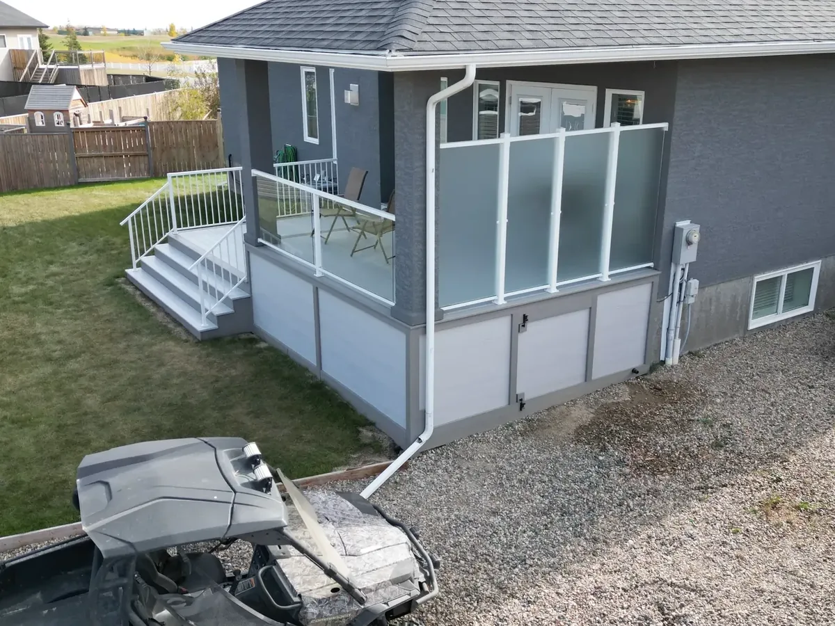 Frosted glass privacy wall and storage access hatch Warman SK